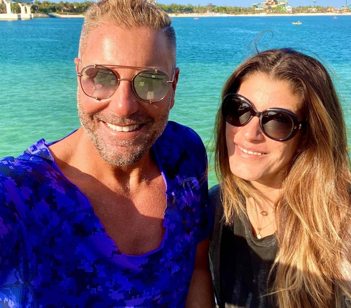 تامر هجرس يعلن تفاصيل حالة زوجته الصحية