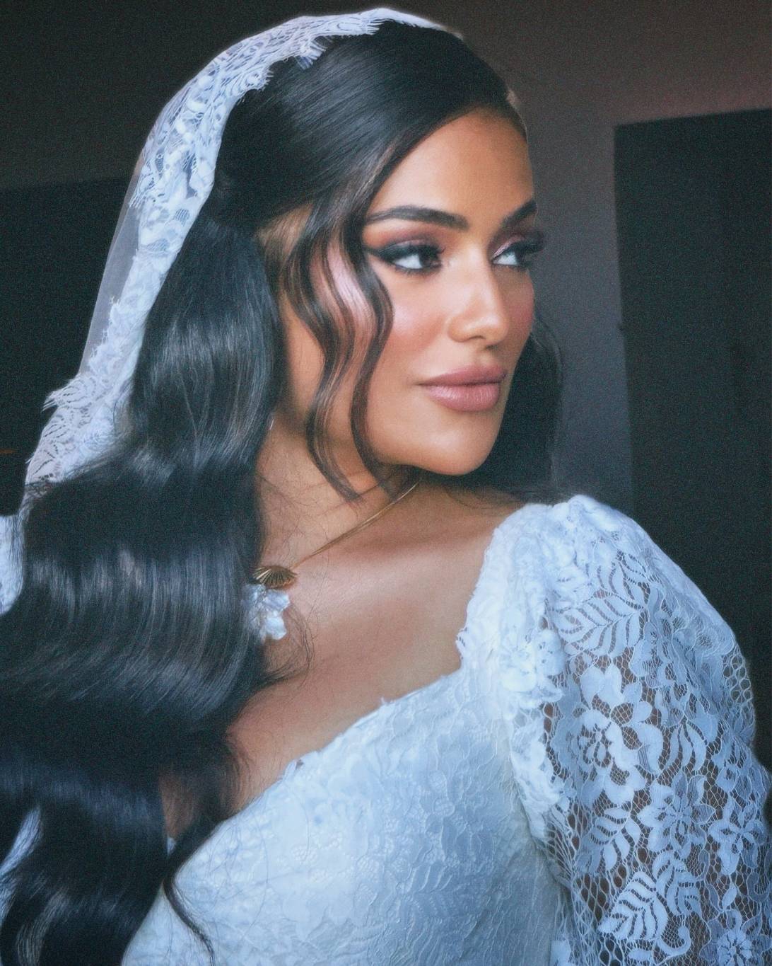 ثراء جبيل تحتفل بزفافها للمرة الثانية بعد عام من زواجها (فيديو)