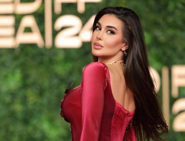 ياسمين صبري تعلّق على تأديتها العمرة بكلمات مؤثرة