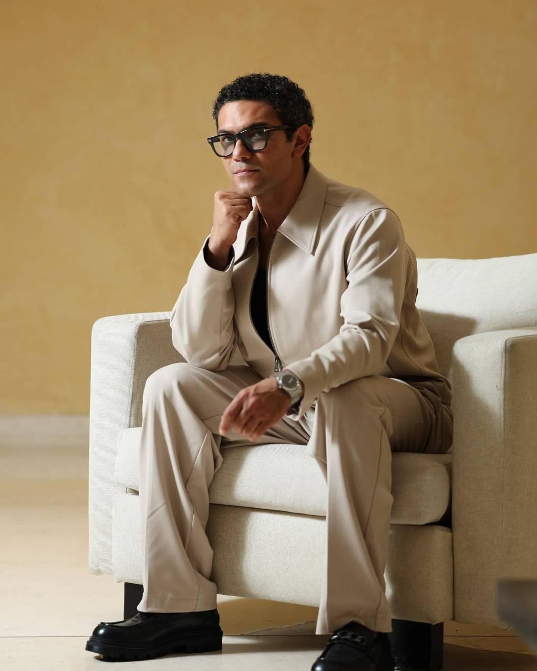 آسر ياسين يشوّق جمهوره لأحداث ساخنة في مسلسله (فيديو)