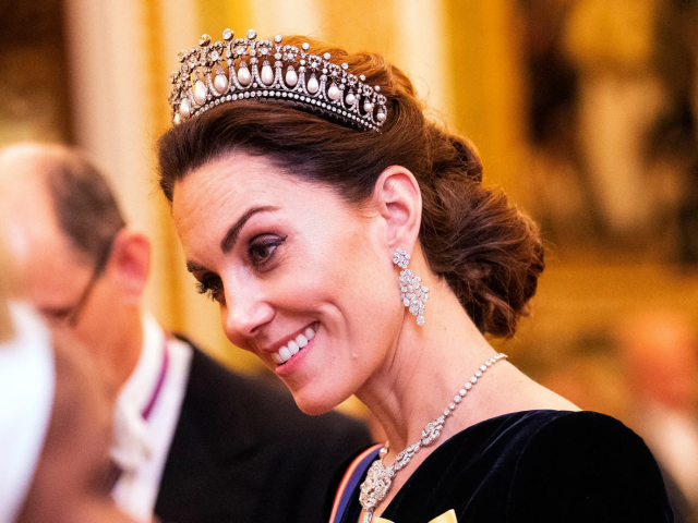 كيت ميدلتون بتاج من الماس واللؤلؤ 
