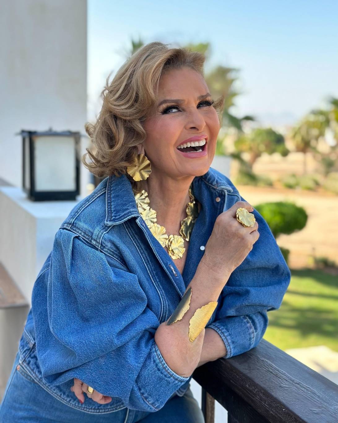 يسرا توجّه رسالة الى كريم عبد العزيز قبل عرض مسرحيته