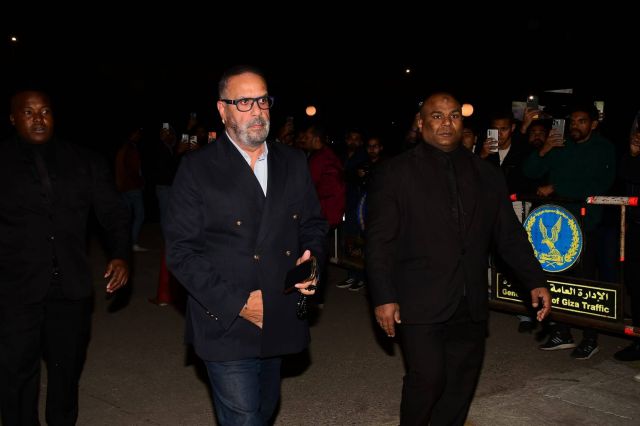 جمال العدل في طريقه الى عزاء نبيل الحلفاوي