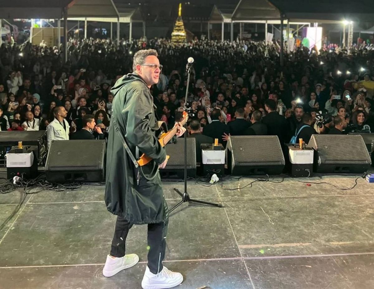 ياسر جلال مفاجأة مصطفى قمر في حفله (صور)