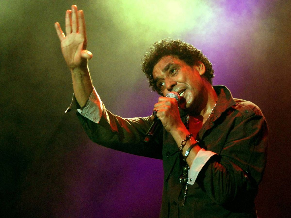 محمد منير يطمئن جمهوره على حالته الصحية