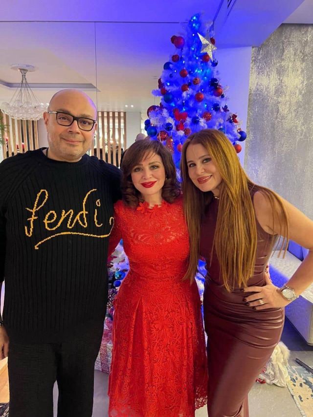 إلهام شاهين وكارول سماحة وزوجها