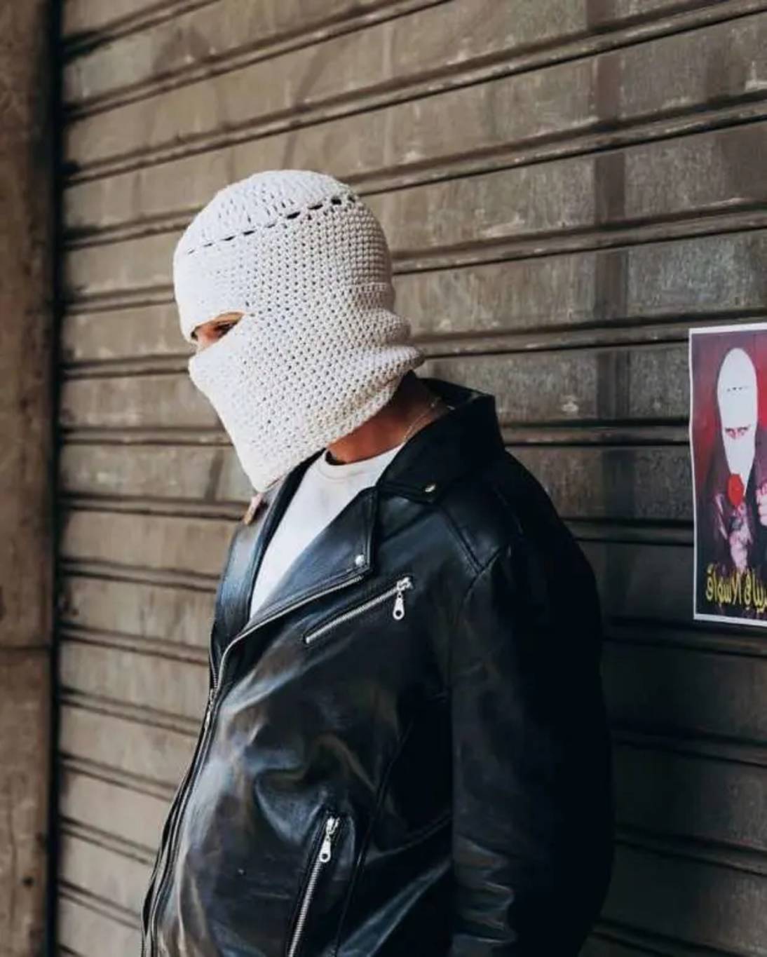 مطرب شهير يهاجم 