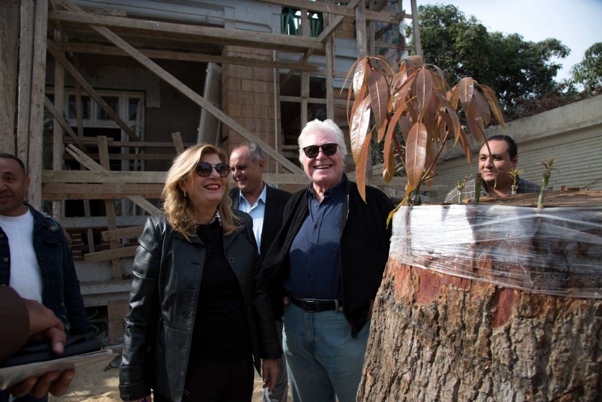 حسين فهمي يكشف مفاجأة عن زوجته (صور)