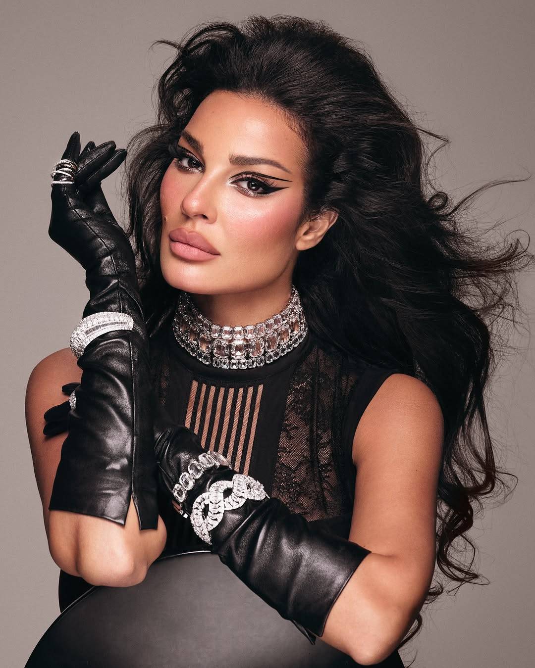 نادين نسيب نجيم تتلقى هدية خاصة لا تقدر بثمن (فيديو)