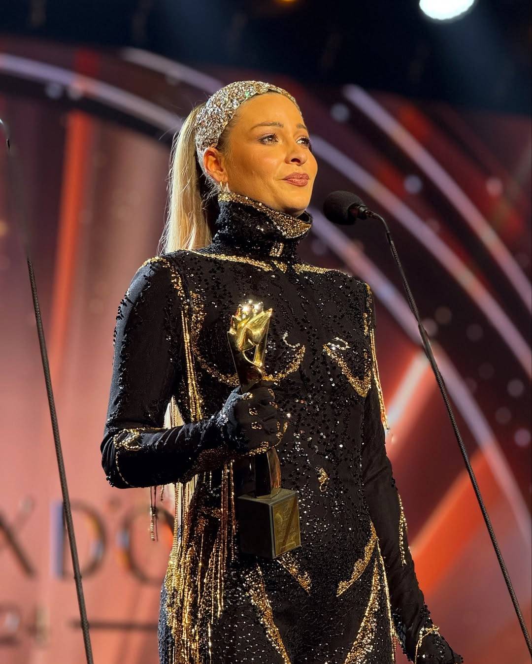 باميلا الكيك تثير الجدل بجمسبوت غريب واكسسوار مبتكر