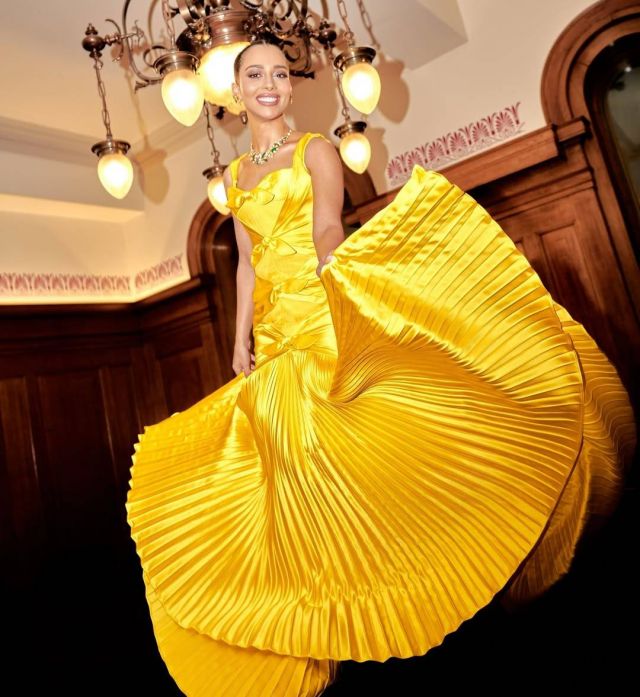 بلقيس فتحي تضجّ أناقة بمجوهرت ملونة من Messika