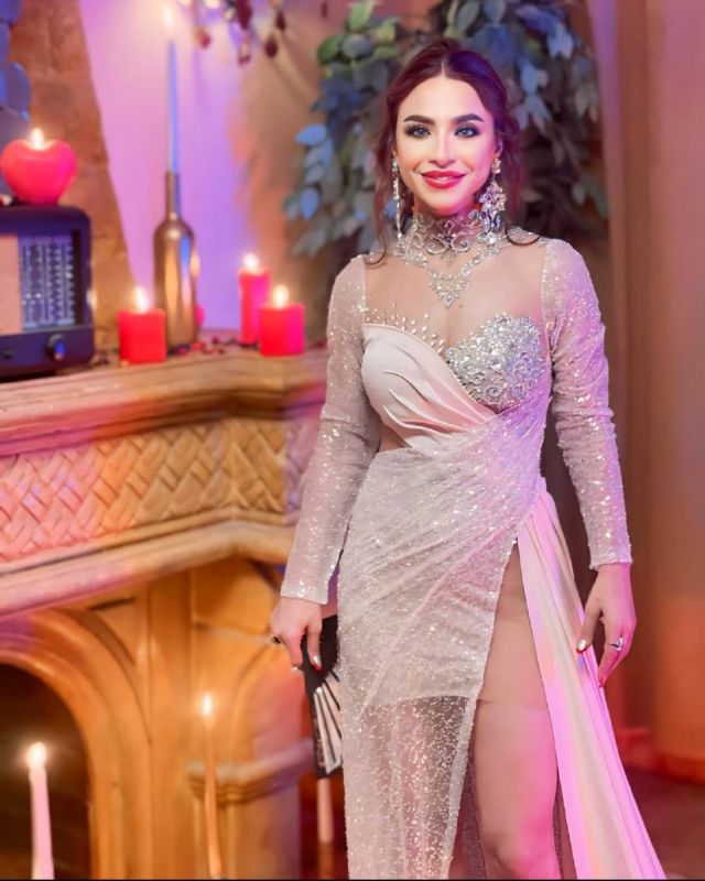 دوللي شاهين