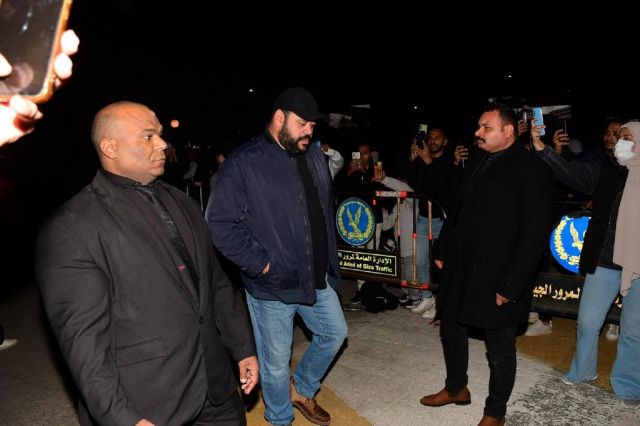 محمد ممدوح في طريقه الى العزاء