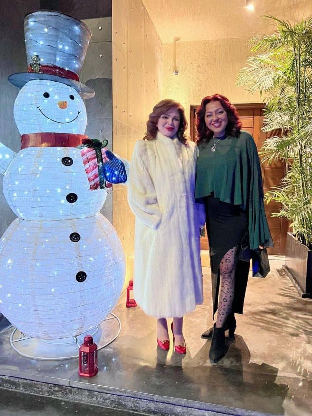 إلهام شاهين وشقيقتها إيناس