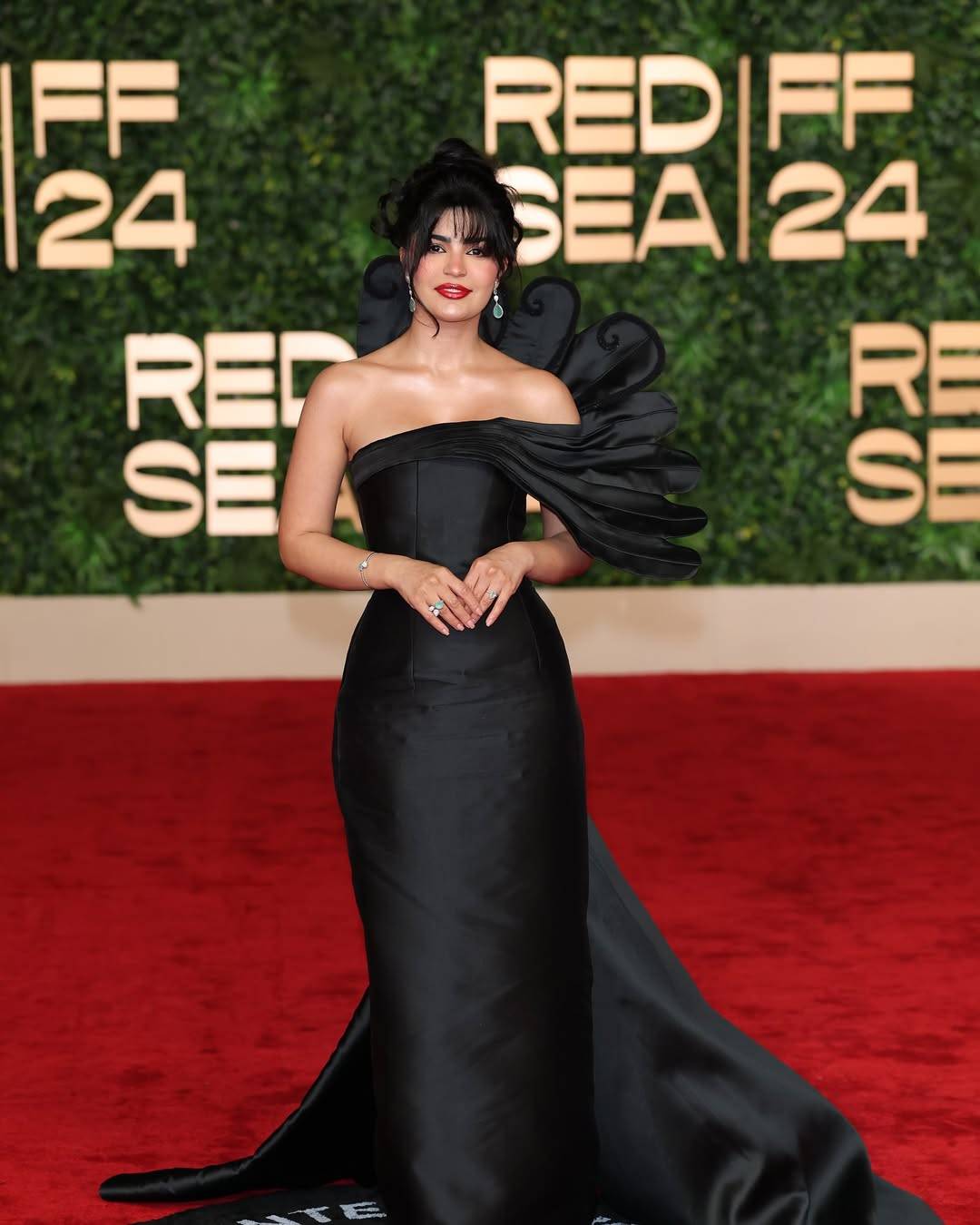 نجمات السعودية يخطفن الأنظار على السجادة الحمراء