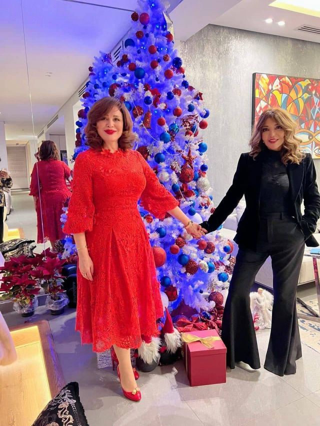 إلهام شاهين وسميرة سعيد تحتفلان بالكريسماس