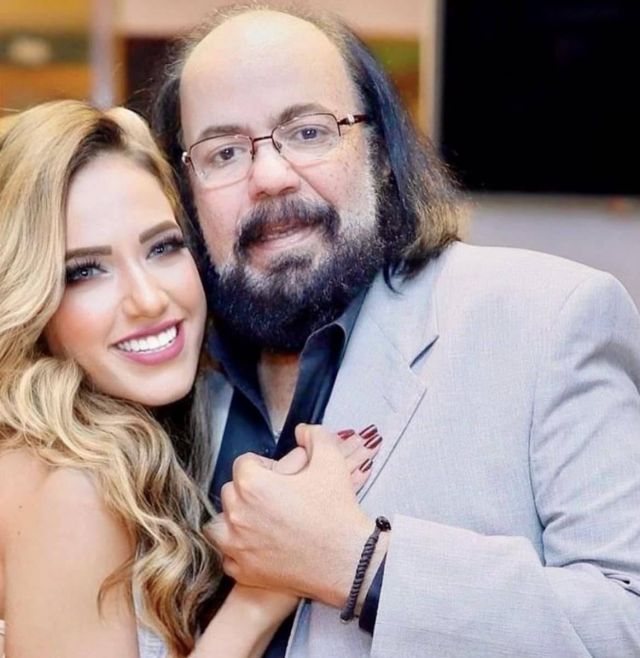 إيمي طلعت زكريا مع والدها الراحل