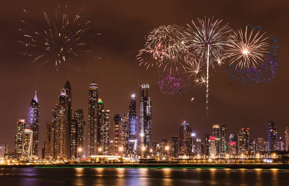 استقبلوا العام الجديد بأروع الاحتفالات في الإمارات