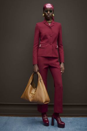 مجموعة Gucci Pre-Fall 2025... تمزج الرموز الكلاسيكية والروح المعاصرة