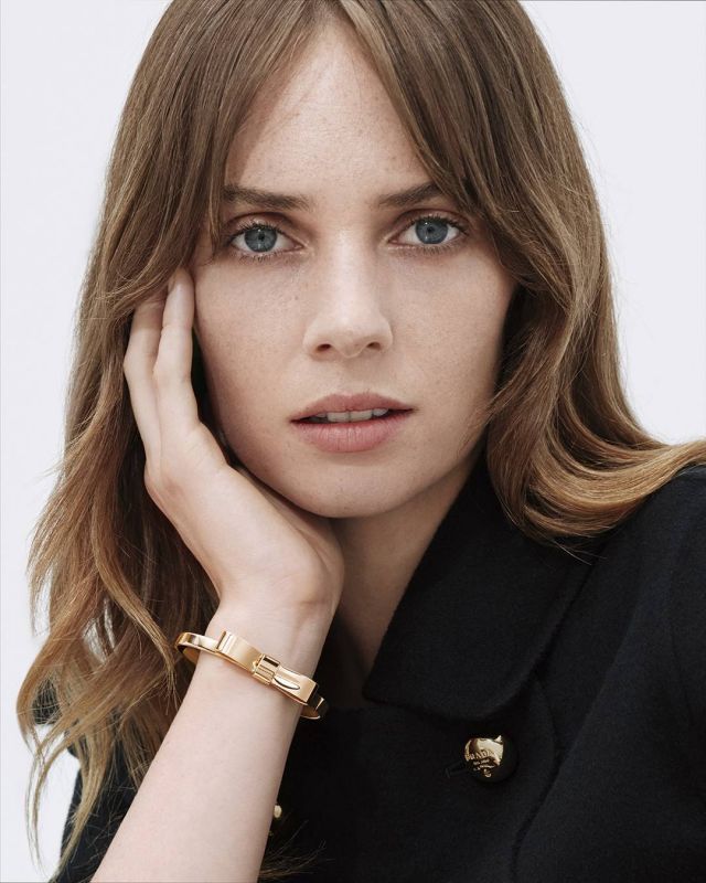 رباط الأنوثة العصري في مجوهرات Prada