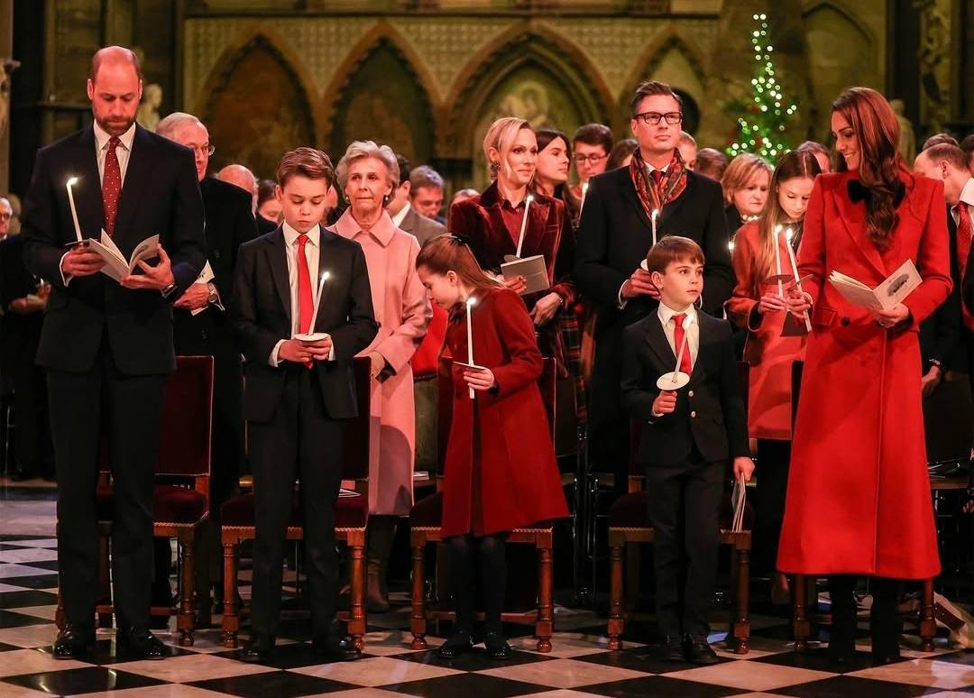 الكشف عن بطاقة عيد الميلاد ورسالة من الأمير الصغير إلى الملك تشارلز