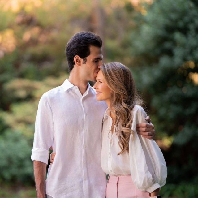 إطلالة هادئة لأسماء الأسد 