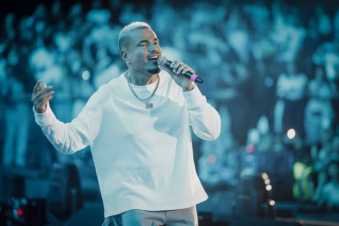 جديد قضية صفعة عمرو دياب.. غرامة وتعويض مالي بسيط