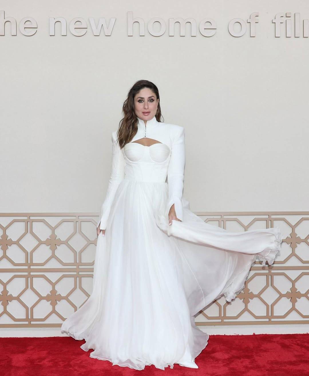 كارينا كابور تتحدث عن دور عائلتها في نجاحها وسرّ جمالها