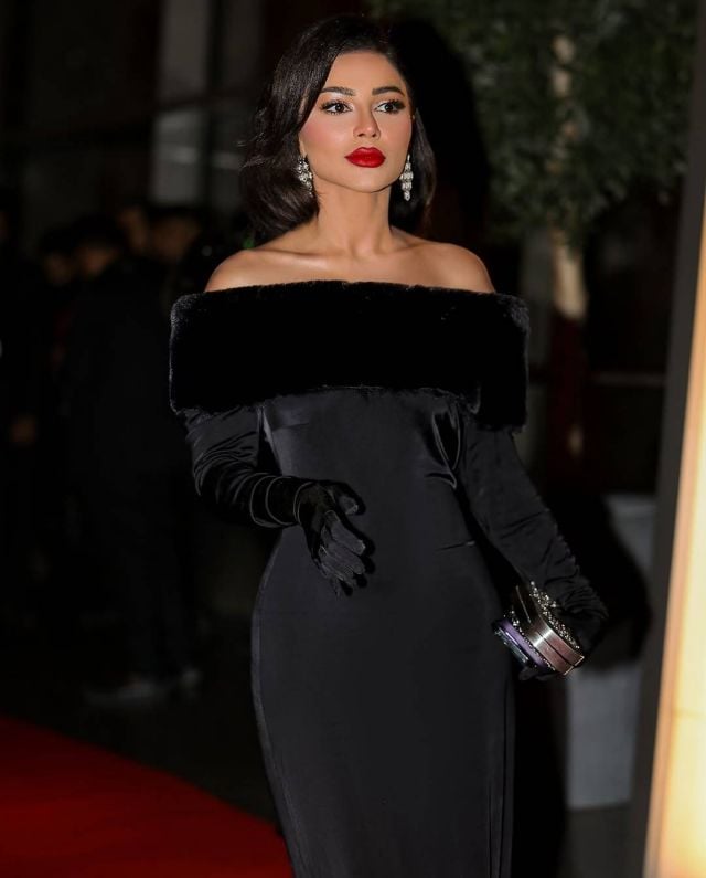 إطلالة مهيرة عبد العزيز في دار الأوبرا: أناقة وكلاسيكية تجمع بين الرقي والجرأة