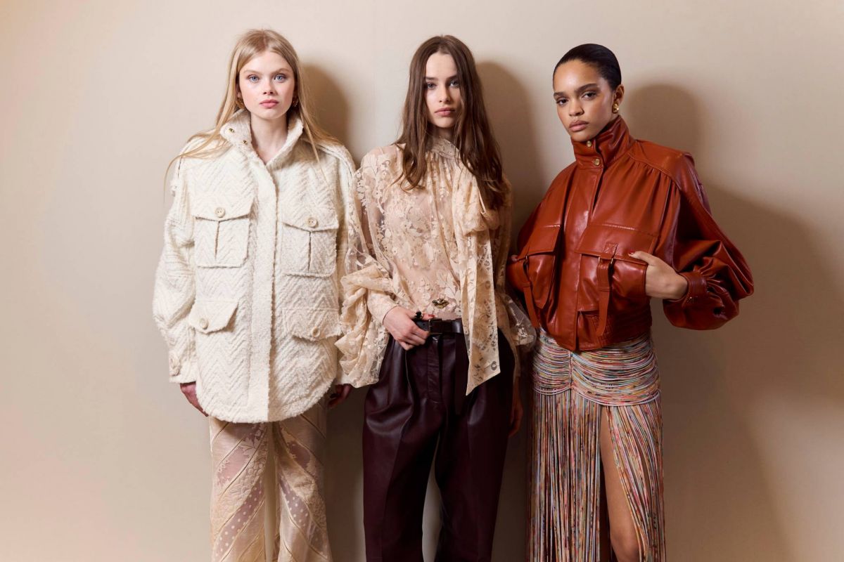 كيف يتم ابتكار صيحات الموضة ومَن يساهم في ذلك؟