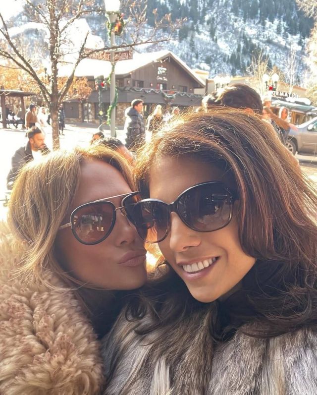 جينيفر لوبيز وشقيقتها