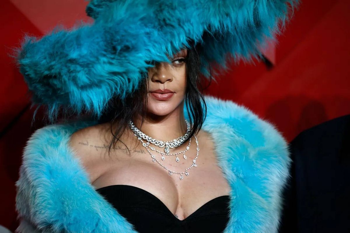 جوائز الموضة البريطانية 2024: نجوم الموضة يتألقون على السجادة الحمراء