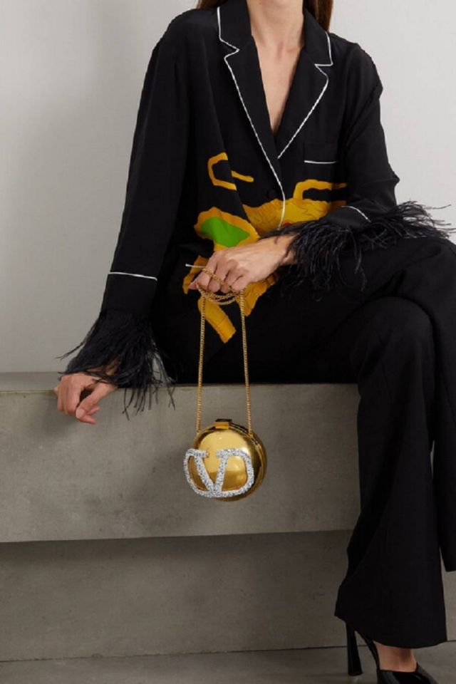 اكتشفي أجمل الاكسسوارات الذهبية المبهرة لاحتفالات نهاية العام