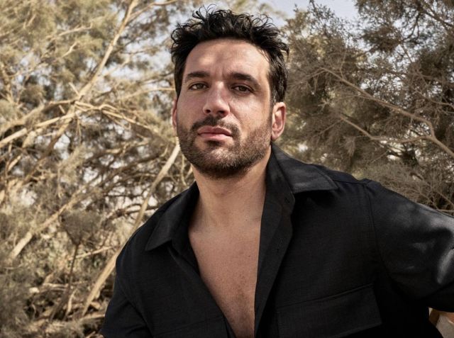 حسن الرداد يمازح الجمهور بسبب النادي الأهلي (فيديو)