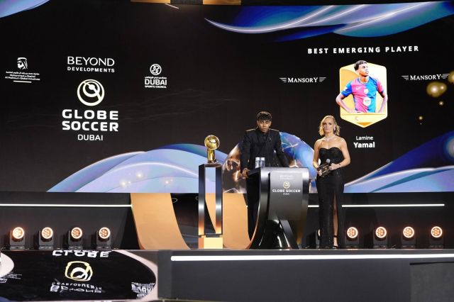 نال لامين يامال جائزة أفضل لاعب صاعد-