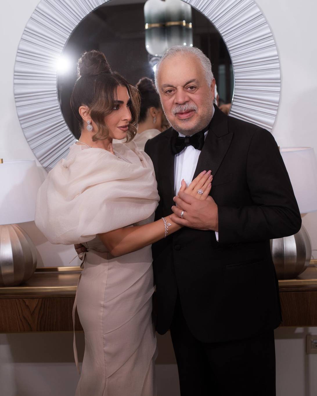 روجينا تفاجئ أشرف زكي في عيد ميلاده (صور)