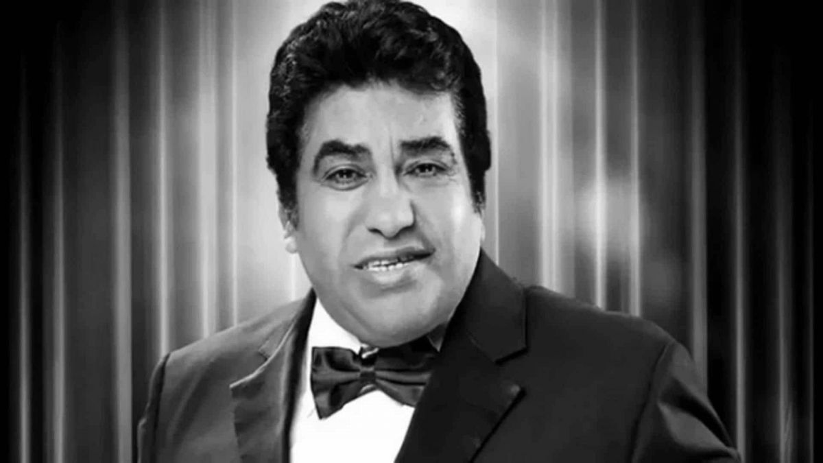 نجوم الغناء يواسون محمد عدوية في عزاء والده (صور)