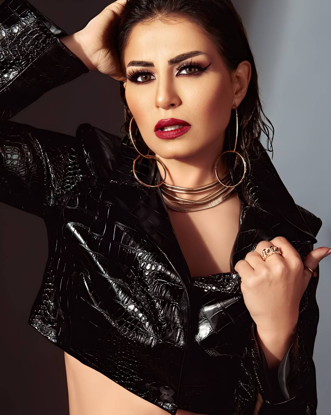 منة فضالي تكشف حقيقة بتر ساقها