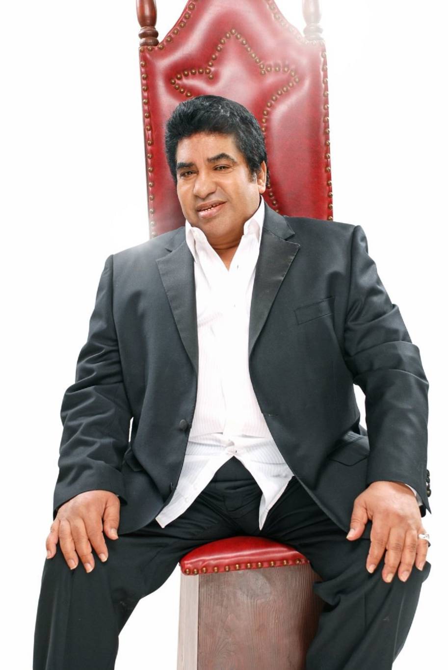 نجوم الفن والغناء ينعون أحمد عدوية بكلمات مؤثرة