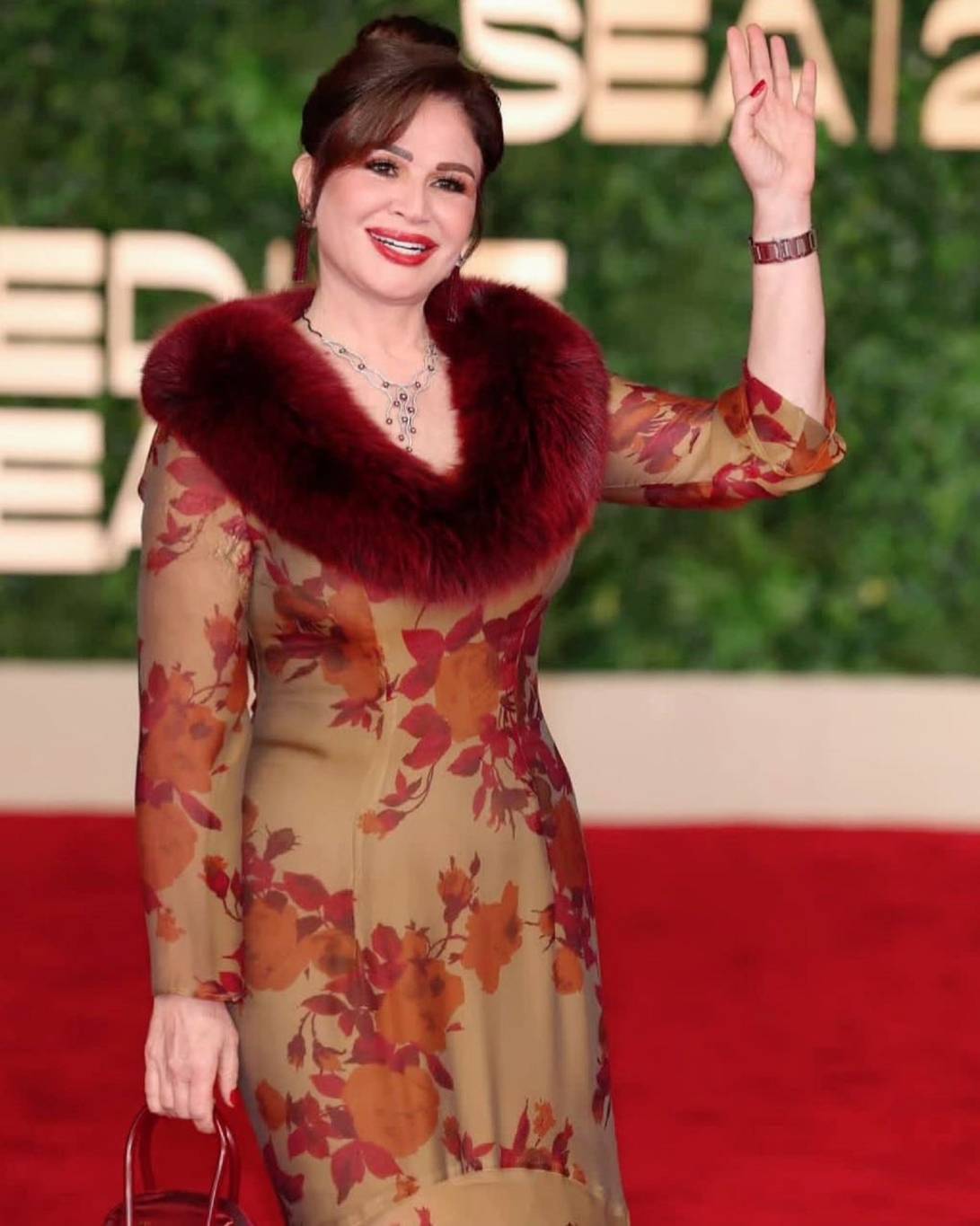 إلهام شاهين تهنّئ زاهي حواس بزفاف ابنه (صور)