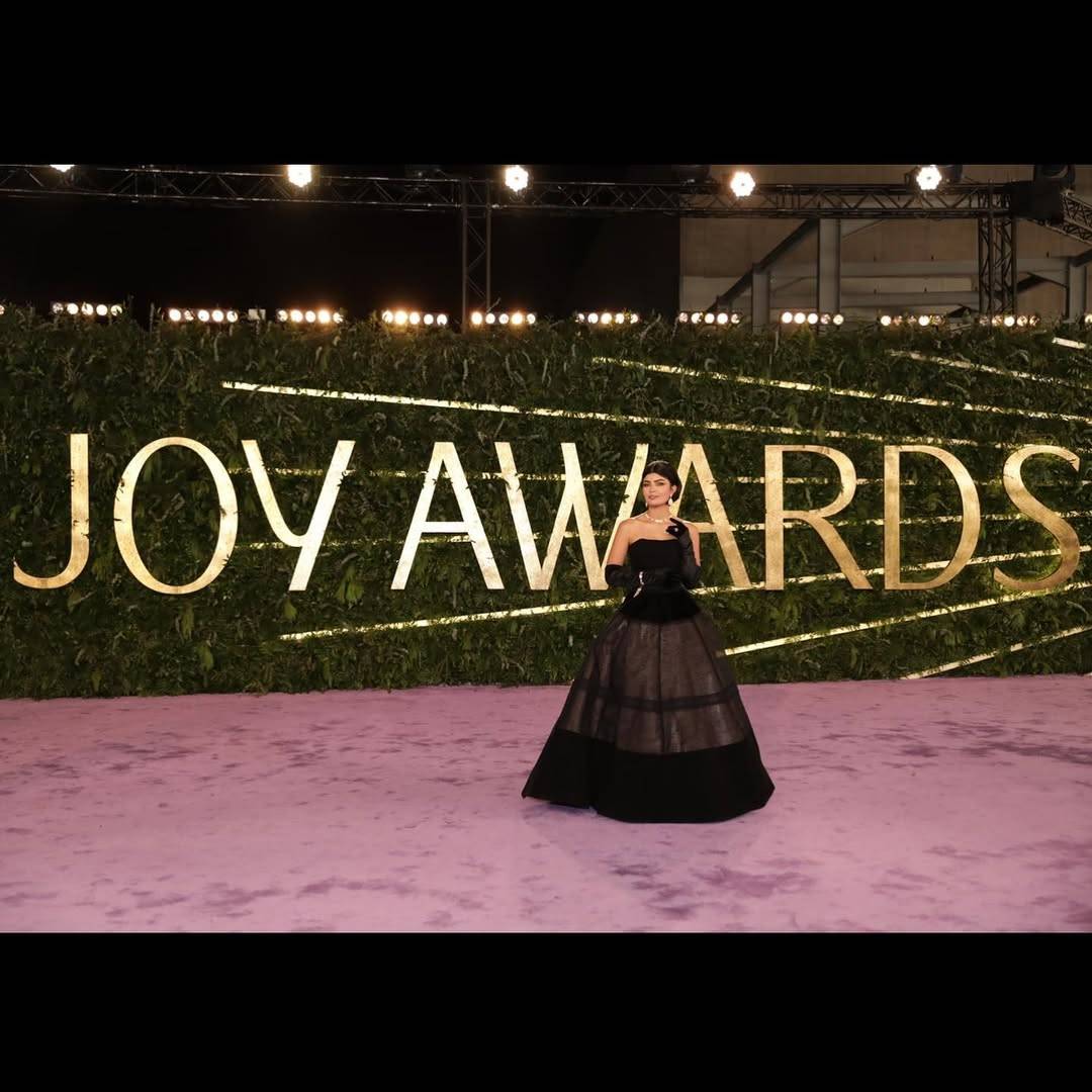 تذكروا أجمل إطلالات النجمات بالأسود في حفل Joy Awards