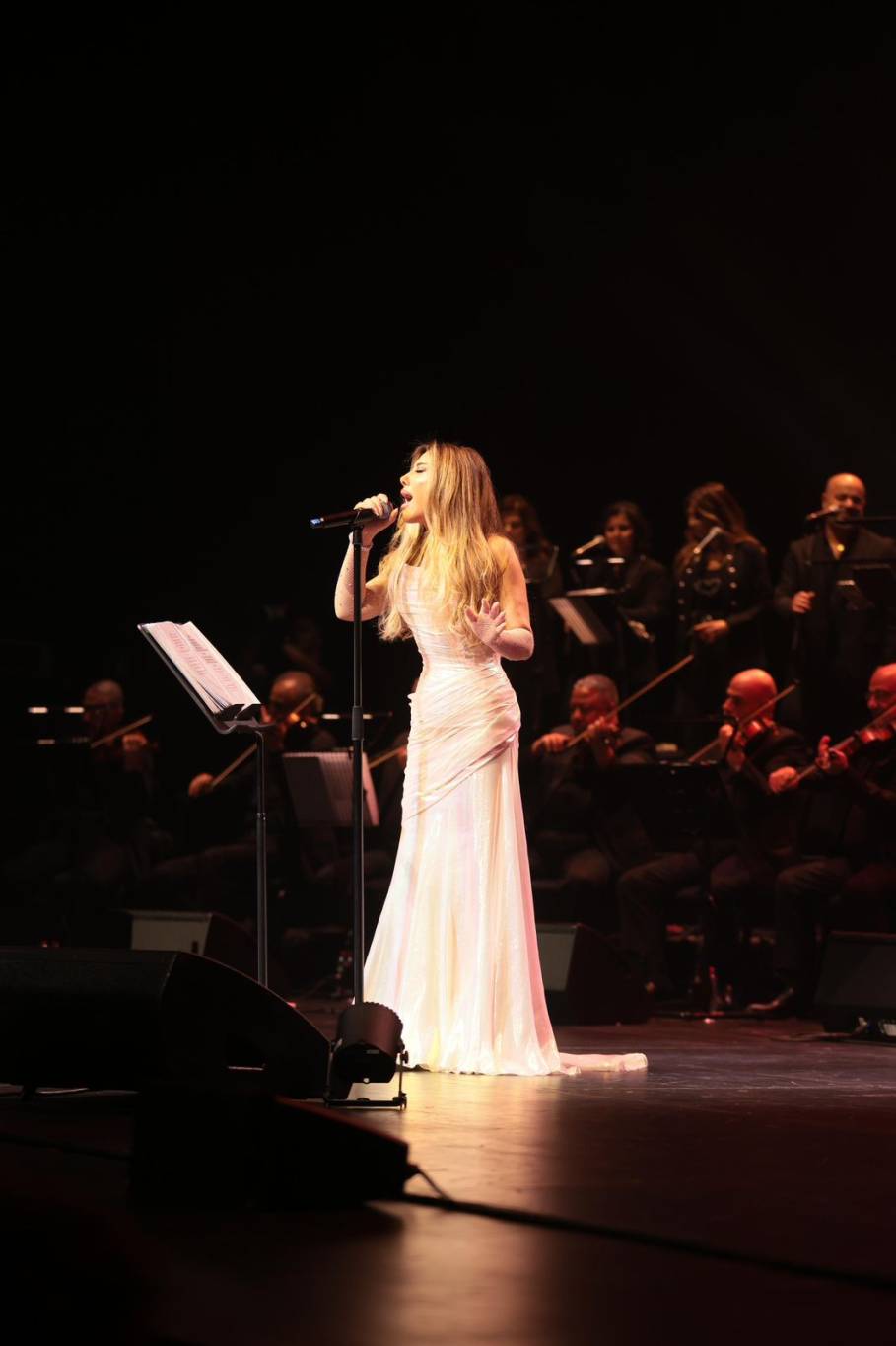 نجوى كرم تشعل ليالي دبي وأبوظبي بثلاث حفلات