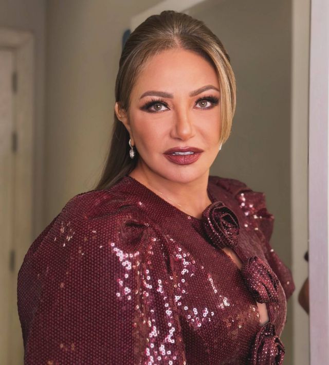 ليلى علوي تتجاهل أزمة 