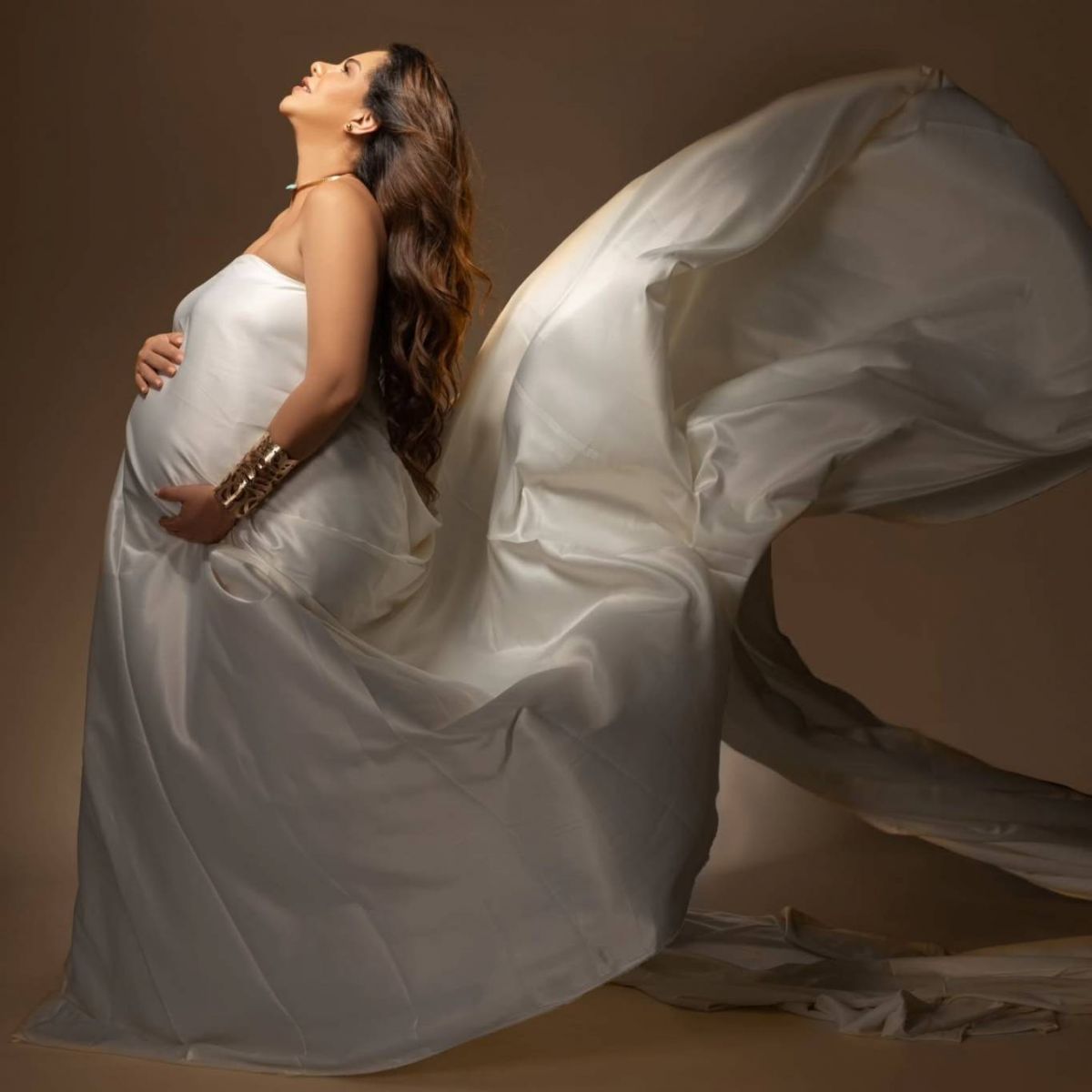 دنيا عبد العزيز تسترجع أجمل لحظات العام بصور خاصة