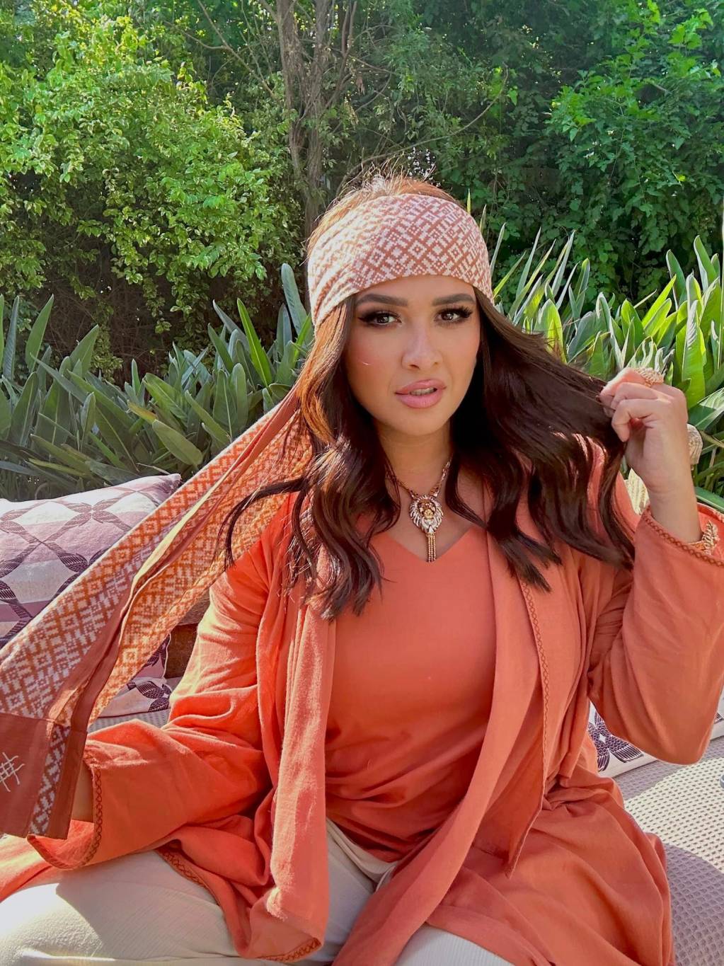 غياب ياسمين عبد العزيز عن عزاء والدها وشقيقها يعلق