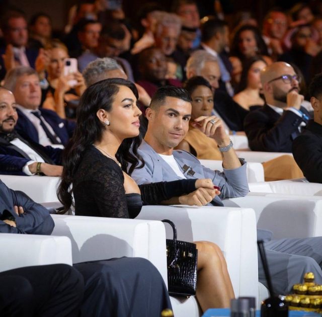 نجوم كرة القدم يجتمعون في دبي... هكذا توّزعت الجوائز