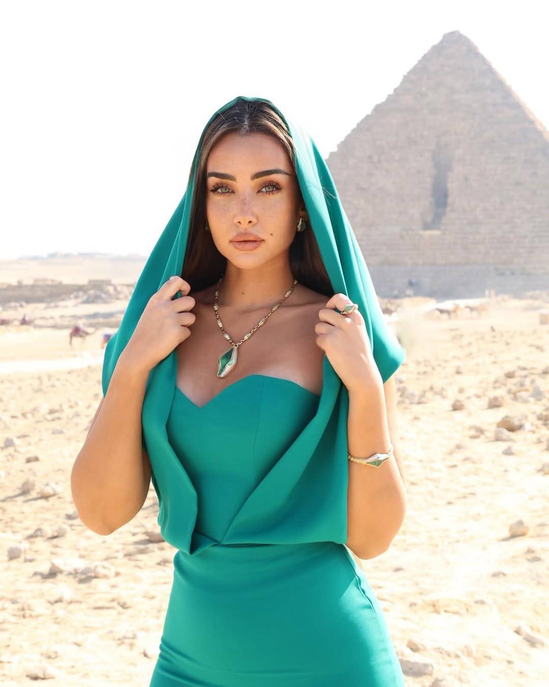 هنا الزاهد تتلقى هدية رومانسية خاصة