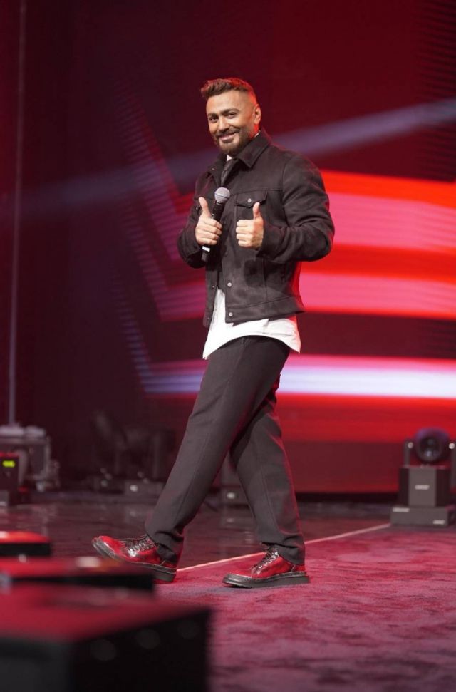 تامر حسني يحذر الجمهور من النصب باسمه!