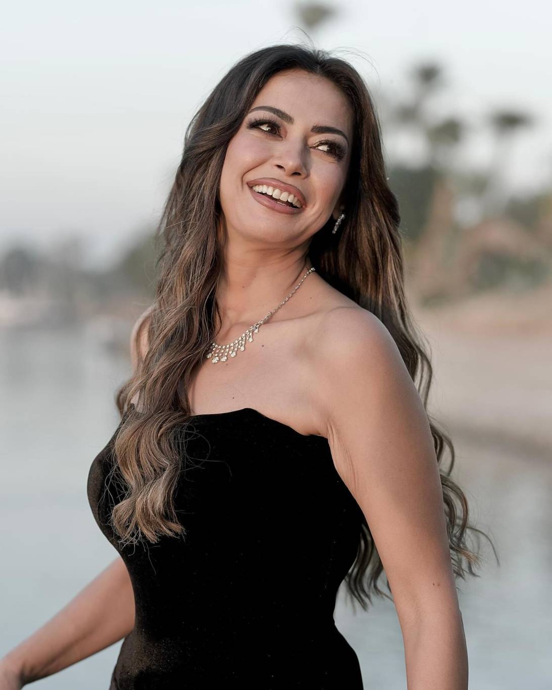 داليا مصطفى تتألق بالأسود بعد شائعة طلبها الطلاق