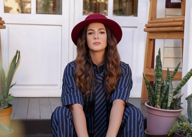 دنيا سمير غانم تشوّق جمهورها لمسرحيتها في موسم الرياض